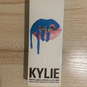 Kylie Jenner’s Matte Lip Kit “Skylie”